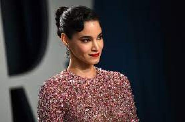 الفنانة الجزائرية صوفيا بوتلة