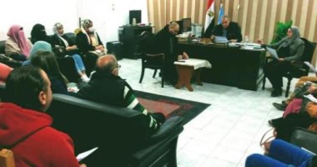 اجتماع مدير الصحة مع مشرفى حملة التطعيم ضد شلل الاطفال