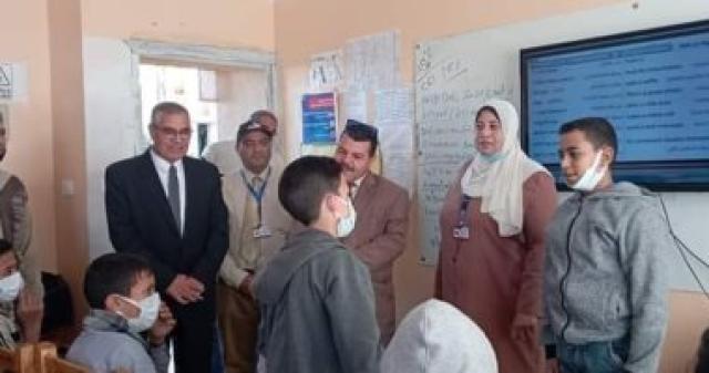 رئيس مدينة الواسطى يتفقد المدارس