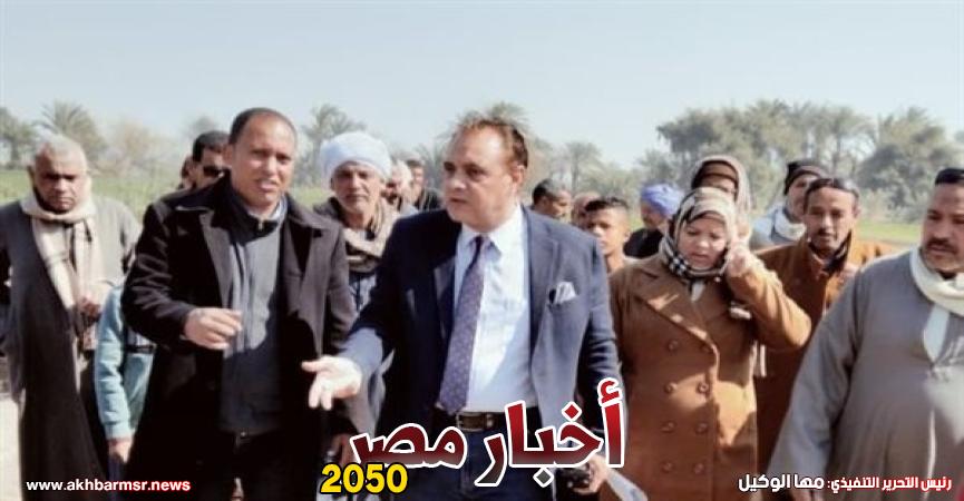 رئيس ملوي يتفقد المواقع المقترحة لمشروعات حياة كريمة بالقري