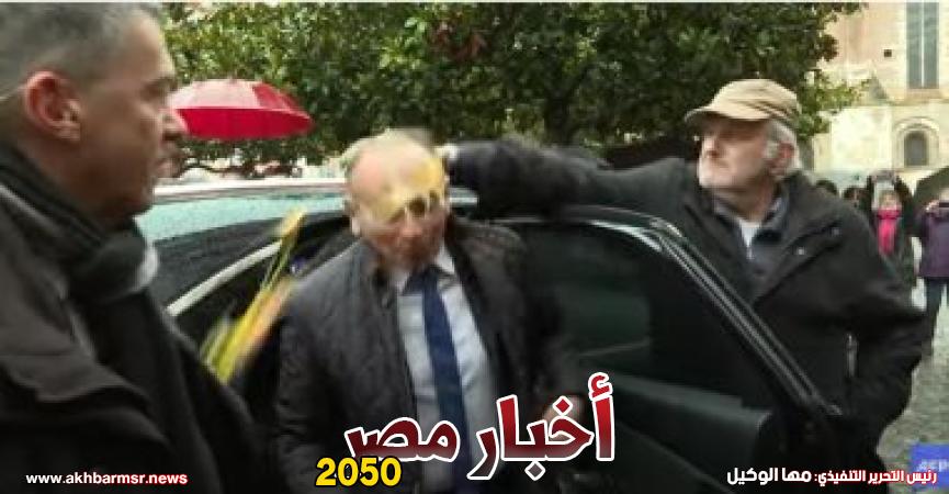 إيريك زمور يتعرض للرشق بالبيض