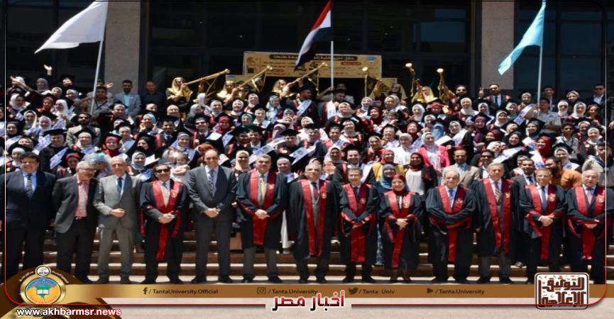 علوم طنطا تحتفل بتخريج دفعتي رشاد وعبد الناجي