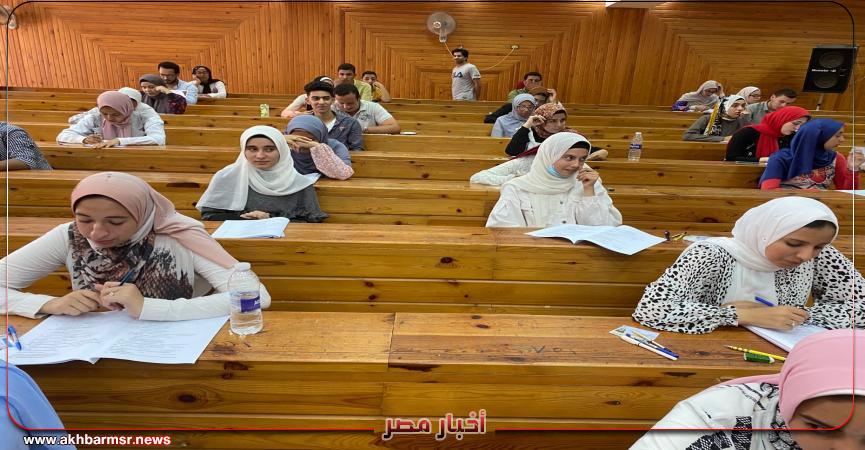 جانب من الامتحانات