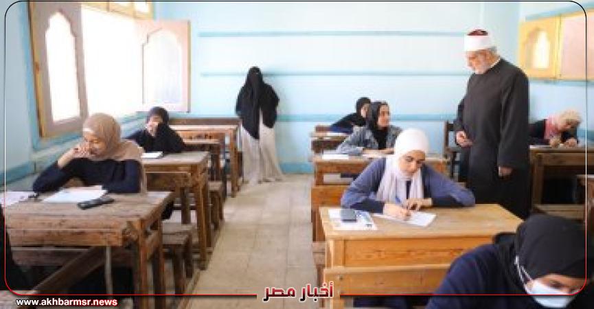 وكيل الأزهر يتفقد لجان الثانوية