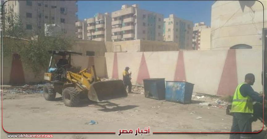 تكثيف الحملات اليومية في قرية النخيل بالعجمي لتحسين المرافق والخدمات