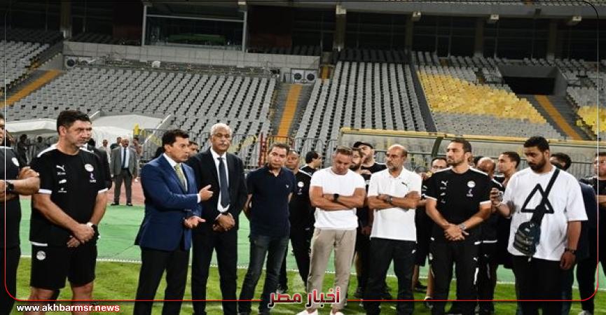 رياضة وزير الشباب والرياض في مران المنتخب