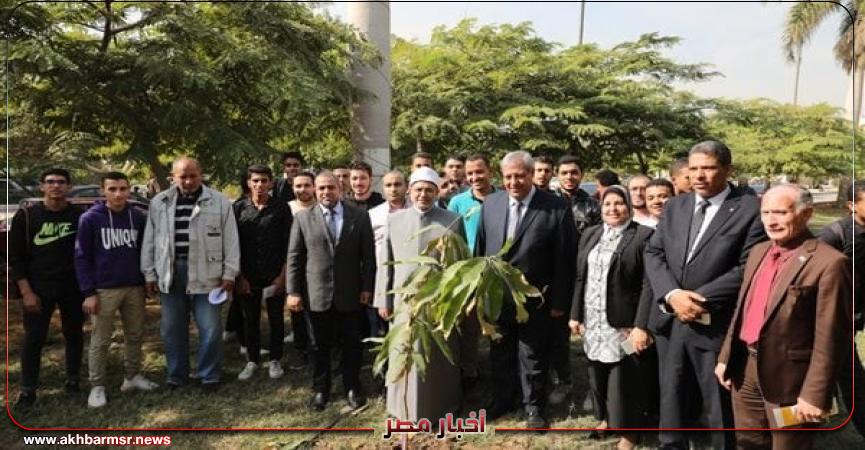 دين وفتوى  رئيس جامعة الأزهر يشارك في تفعيل مبادرة: ازرع شجرة مثمرة باس