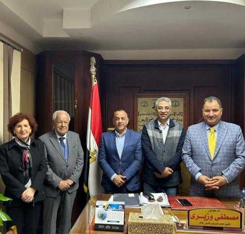 الأمين العام للمجلس الأعلى للآثار يلتقي مفوض شئون السياسات العلمية والبحثية الخارجية بوزارة الخارجية الألمانية ومؤسس المتحف الدولي للبرديات بإيطاليا