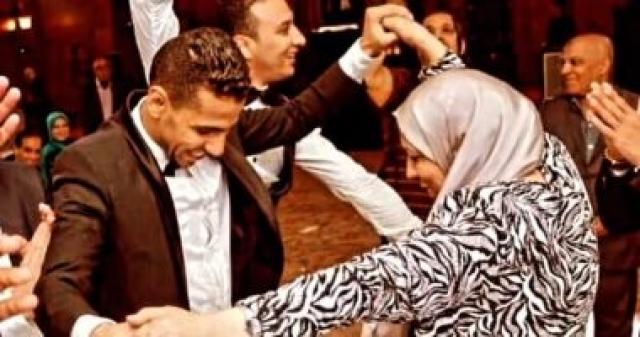 مؤمن زكريا يحتفى بوالدته فى عيد الأم