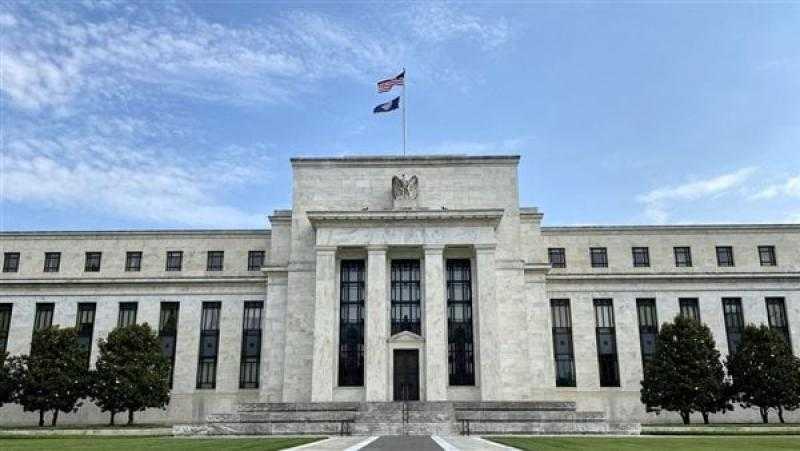 خبير مخاطر مالية يكشف سبب رفع الفيدرالي الأمريكي سعر الفائدة