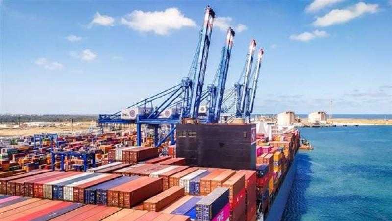 ننشر حركة تداول السفن والحاويات العامة وسفن البضائع في ميناء دمياط