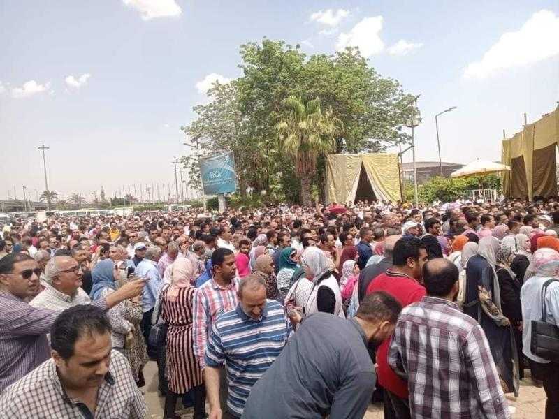 شاهد بالصور.. زحام شديد بعمومية المهندسين لسحب الثقة من النقيب