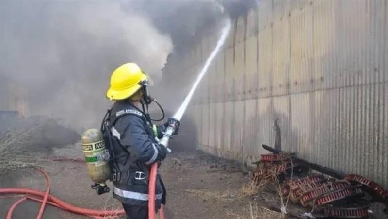 حوادث السيطرة على حريق نشب بورشة أخشاب في الشرقية