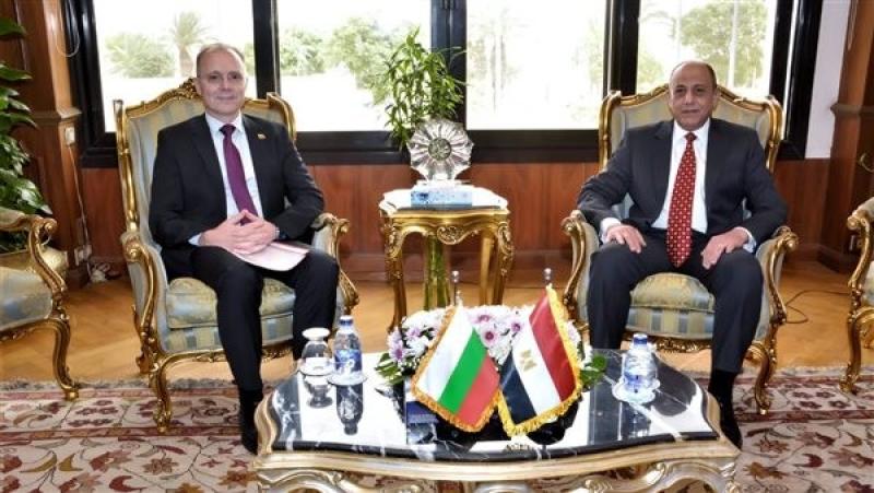 وزير الطيران المدنى يبحث مع سفير بلغاريا أوجه التعاون المشترك