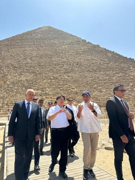 منطقة أهرامات الجيزة تستقبل وزير خارجية اليابان