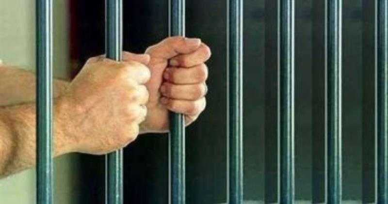 المشدد 15 سنة وغرامة 50 ألف جنيه لمتهم لحيازته 100 طربة حشيش بالمحلة