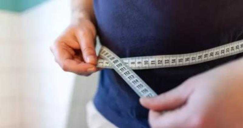 هل هناك علاقة بين قلة ساعات النوم وزيادة الوزن؟