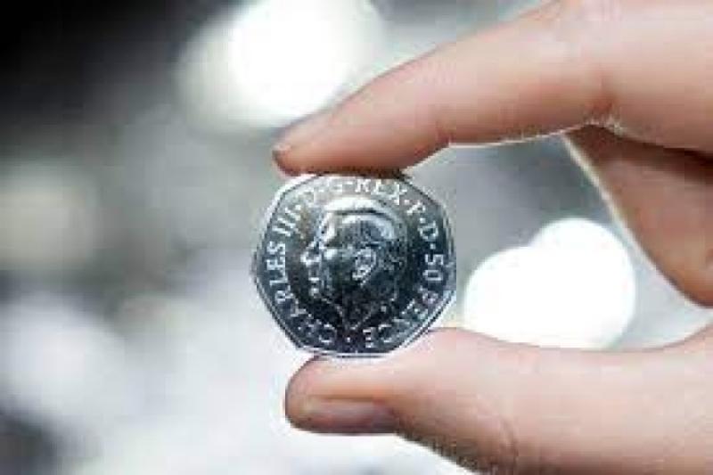 بريطانيا تُصدر قطعاً نقدية معدنية تحمل صور جيمس بوند