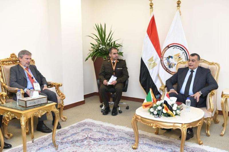 ايديكس 2023.. وزير الإنتاج الحربي يبحث التعاون مع رئيس إدارة القوات الجوية اللوجستية الإيطالي