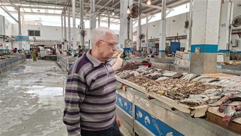 رئيس شعبة الأسماك بتجارية الإسماعيلية يعلن انخفاض الأسعار