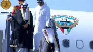 أمير الكويت يصل إلى مطار القاهرة