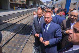 وزير النقل يوجه بتحسين الخدمات وضمان سلامة الركاب في السكك الحديدية