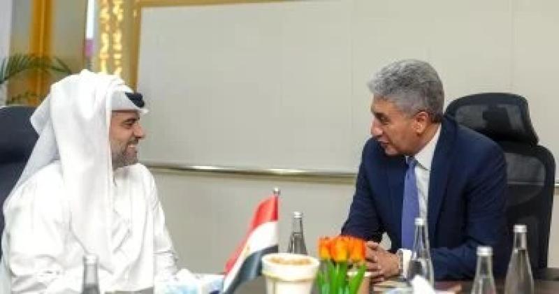 وزير السياحة يبحث تعزيز التعاون مع شركات طيران دولية