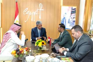 وزير السياحة والآثار يختتم زيارته لدبي بالإمارات العربية المتحدة بعقد مؤتمر صحفي بحضور ما يقرب من 100 من ممثلي وكالات الأنباء والصحف والقنوات التلفزيونية الإماراتية والعربية والدولية