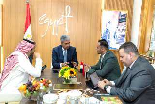 وزير السياحة والآثار يختتم زيارته لدبي بالإمارات العربية المتحدة بعقد مؤتمر صحفي بحضور ما يقرب من 100 من ممثلي وكالات الأنباء والصحف والقنوات التلفزيونية الإماراتية والعربية والدولية