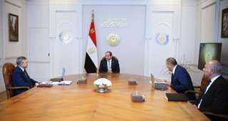 الرئيس السيسى يجتمع بأسامة ربيع ويطلع على تطورات حركة الملاحة بقناة السويس