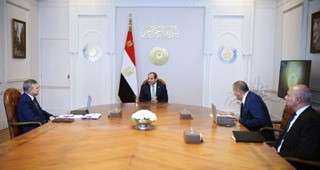 الرئيس السيسى يجتمع بأسامة ربيع ويطلع على تطورات حركة الملاحة بقناة السويس