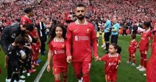 مكة وكيان تشاركان محمد صلاح فى الممر الشرفى أمام كريستال بالاس