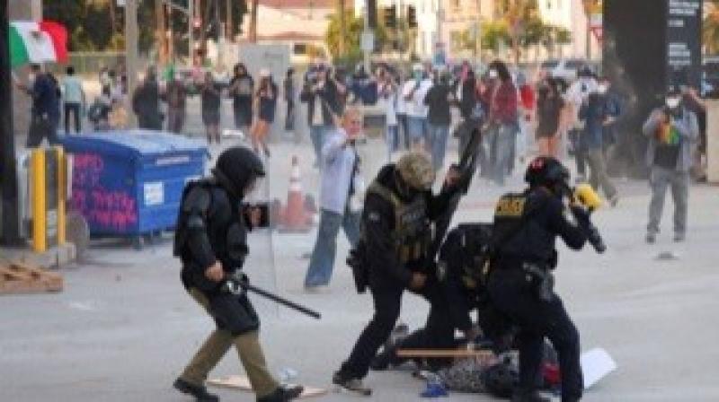 احتجاجات في لوس أنجلس وترمب يأمر بنشر قوات الحرس الوطني