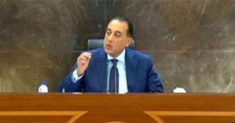 رئيس الوزراء يتابع خطط وإجراءات التوسع فى مشروعات تحلية مياه البحر