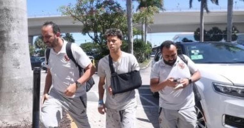 إمام عاشور يصل فندق إقامة الأهلى بأمريكا بعد إجراء جراحة ”عظمة الترقوة”