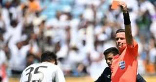 طرد أسينسيو مدافع ريال مدريد في أول 7 دقائق