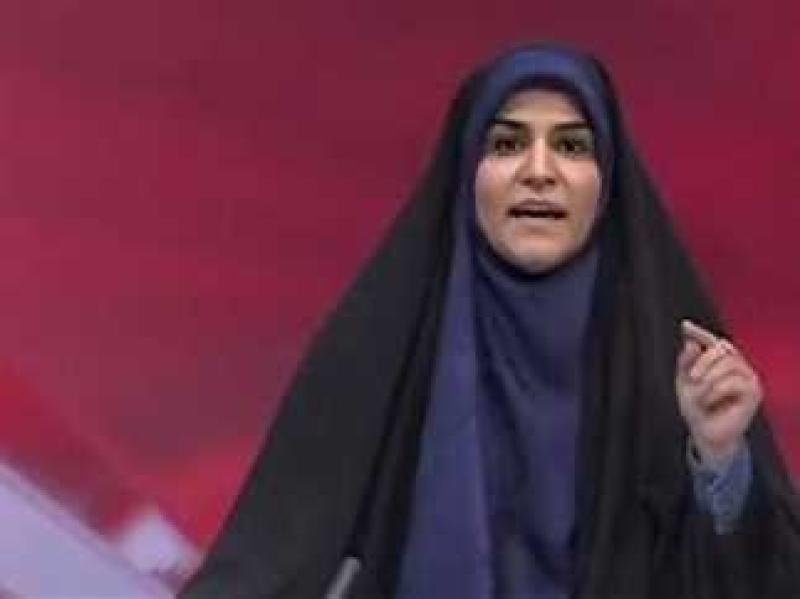 رئيس فنزويلا يمنح المذيعة الإيرانية «سحر إمامي» جائزة تقديرا لـ شجاعتها