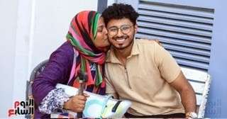الابتسامات ترسم الوجوه.. طلاب الثانوية العامة: امتحان الإنجليزي سهل ومباشر