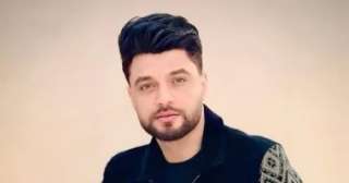 تأخر خروج جثمان المطرب أحمد عامر من المسجد لعدم وصول تصريح الدفن