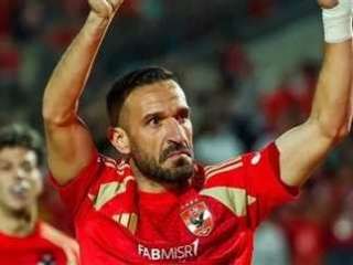مدحت شلبي يشيد بقرار الأهلي تجاه علي معلول
