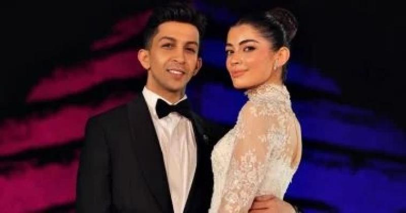 وصلة غزل بين هشام جمال وزوجته ليلى أحمد زاهر