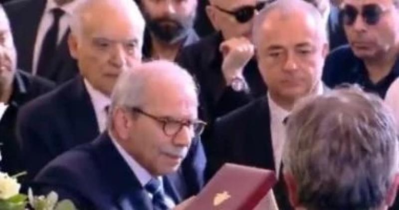 الرئيس اللبناني جوزيف عون يمنح زياد الرحباني وسام الأرز الوطني