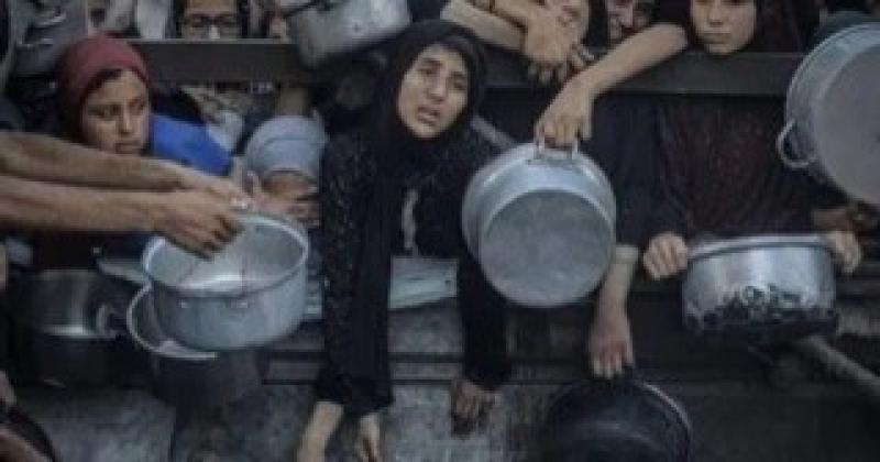 200 كاتب بريطانى يطالبون بوقف التجارة مع إسرائيل حتى وصول الغذاء إلى غزة