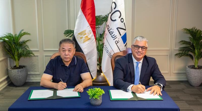 رئيس اقتصادية قناة السويس يوقع عقد إنشاء مصنع ”تشانجتشو رامادا- Changzhou RAMADA” لصناعة المنسوجات بالقنطرة غرب