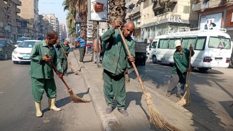 محافظة الجيزة توقف العمل الميداني لعمال النظافة وقت الذروة لمواجهة الموجة الحارة