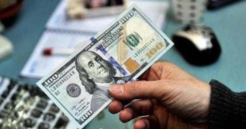 تراجع سعر الدولار أمام الجنيه في منتصف تعاملات البنوك المصرية اليوم