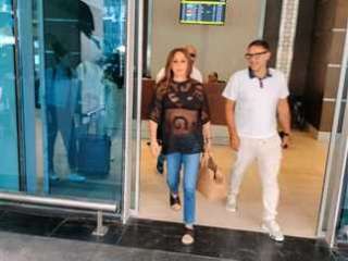 إليسا تصل القاهرة لإحياء حفل الساحل الشمالي بعد غياب عام عن جمهورها المصري