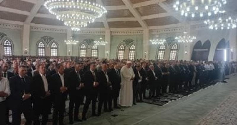 وصول رئيس الوزراء مسجد الشرطة للمشاركة فى جنازة الراحل على المصيلحى