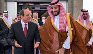 الرئيس عبد الفتاح السيسي يصل بسلامة الله الى مطار  نيوم بالمملكة العربية السعودية