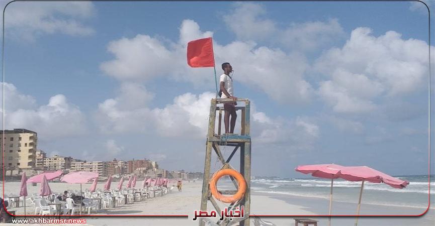 استمرار رفع الراية الحمراء على شواطئ العجمي بالإسكندرية